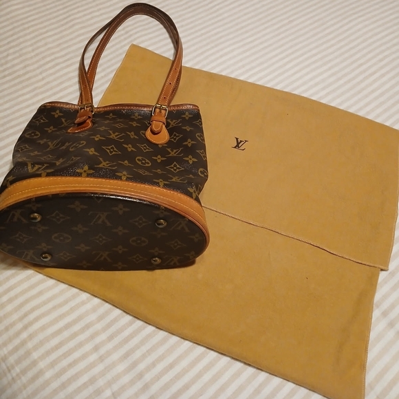 Louis Vuitton Monogram Petit Bucket Bag - Picture 3 of 10
